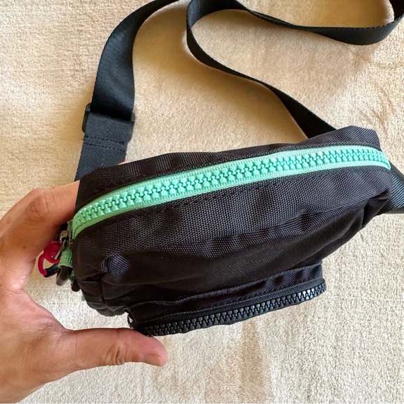 True Religion Black Belt Bag with Pink Logo - Picture 2 of 5